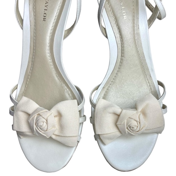 ANN TAYLOR ☆ Ivory Leather Ankle Strap Slingback Pumps ☆ Rosette Bow - Picture 4 of 6